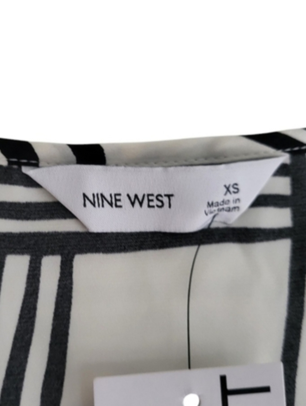 NWT Women's Nine West White/Black Short Sleeve V-Neck Blouse - XS - Picture 7 of 10